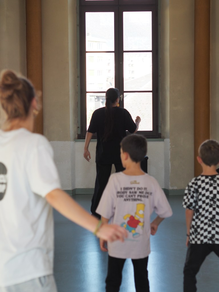 India donne un workshops de house à chambéry pour le collectif Le Cercle Hip Hop